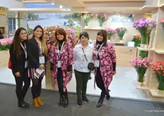 Andalucia is well known for & one of the largest producers of spray carnations (around 25 hectares). Here the ladies (Aura Naranjo and ... ) receive some customers.